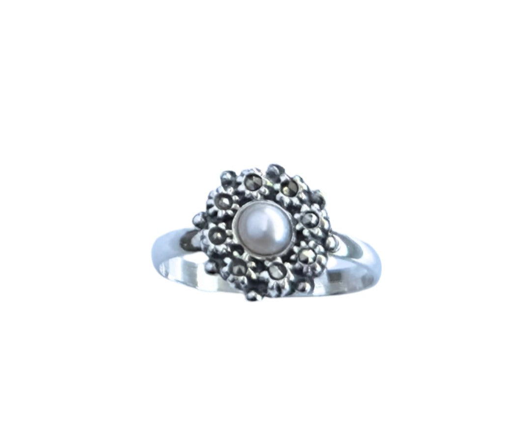 925 Sterling Silver Small Flower Pearl Vintage Ring